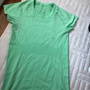 Lululemon size 8 swiftly tech shirt